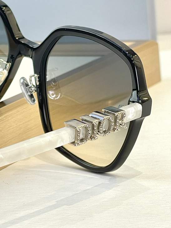 Picture of Dior Sunglasses _SKUfw76160907fw